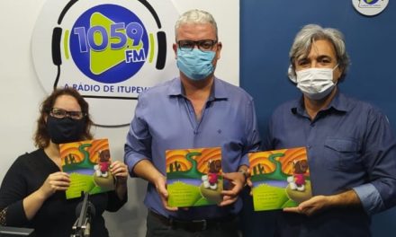 Rádio recebe secretário para falar do Livro “O colorido mundo de Tarsila do Amaral, a pintora do Brasil”